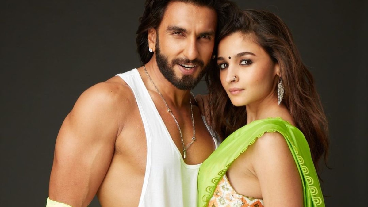 Alia Bhatt Ranveer Singh Ooze Sexiness In Fresh Stills From Rocky Aur